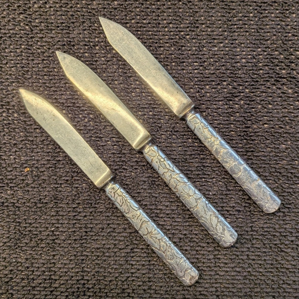 Vintage Floral Repousse Butter Knives Set 3 Victorian Cottagecore‎ Flatware